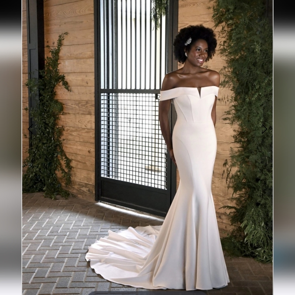 Essense of Australia wedding dress style D3399 size 10